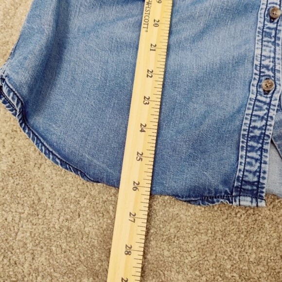 Banana Republic Women's Dillon Shirt in Blue Size Medium Button Down Jean Shirt - Picture 7 of 8